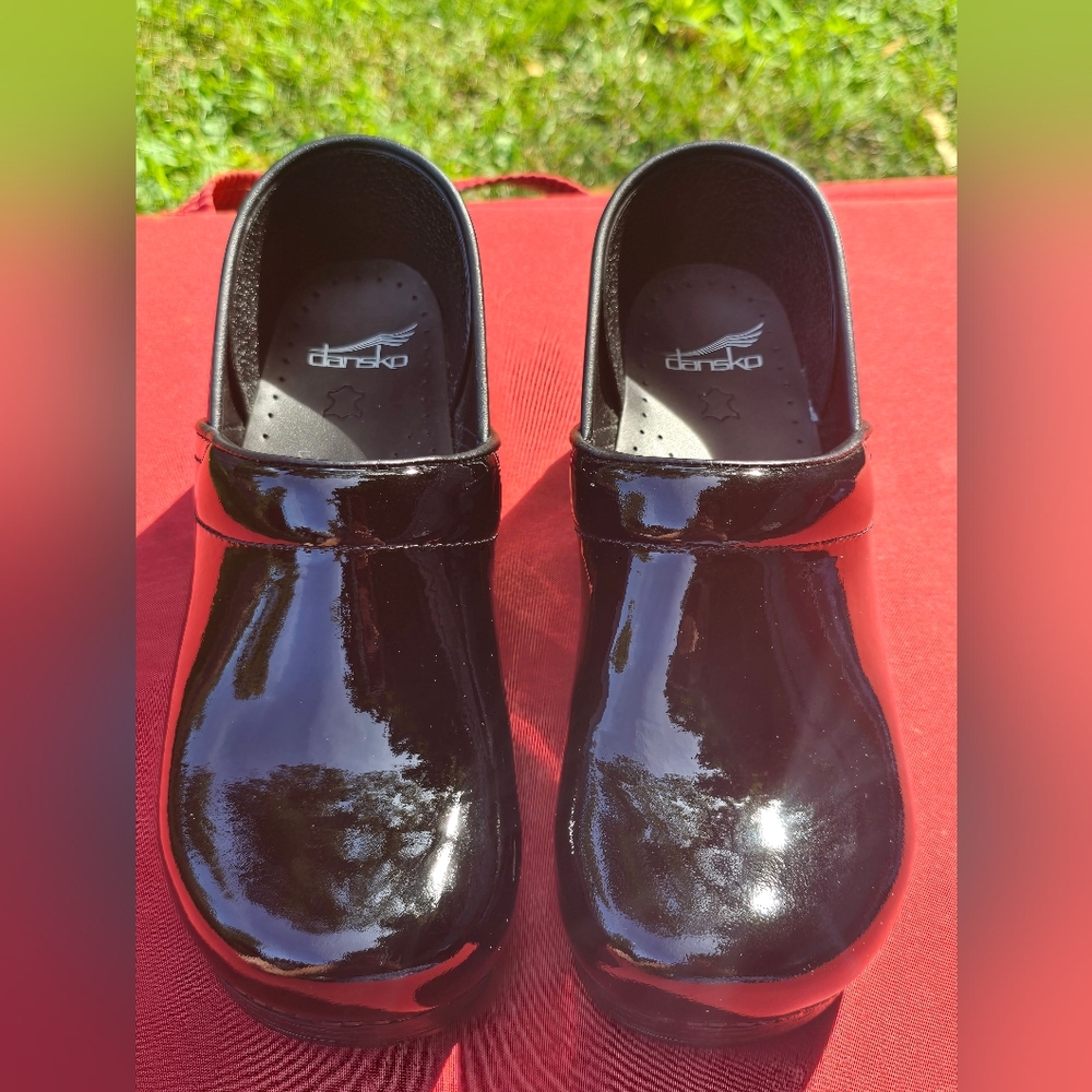 Dansko Professional Black Patent Leather clog NEW SIZE 41  NWB